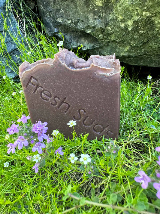 Purple Mallee soap bar, infused with Purple Brazilian clay and a captivating blend of roasted chestnuts, pine, eucalyptus, cinnamon, and vanilla, offering a luxurious and nourishing cleansing experience.