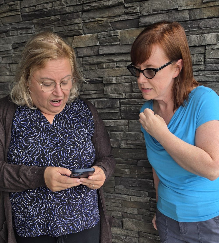 Nat and Kerri looking at a phone together